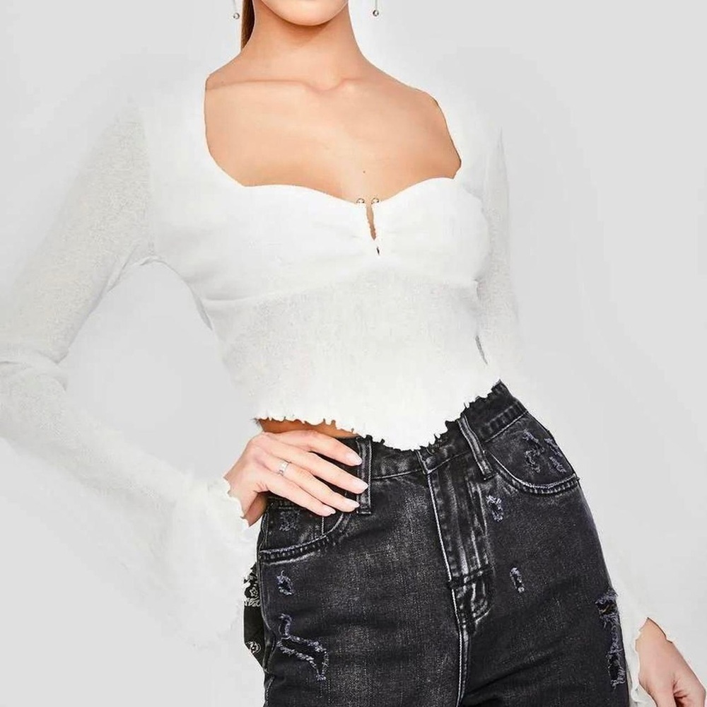 Chic White Long Sleeve Crop Top
